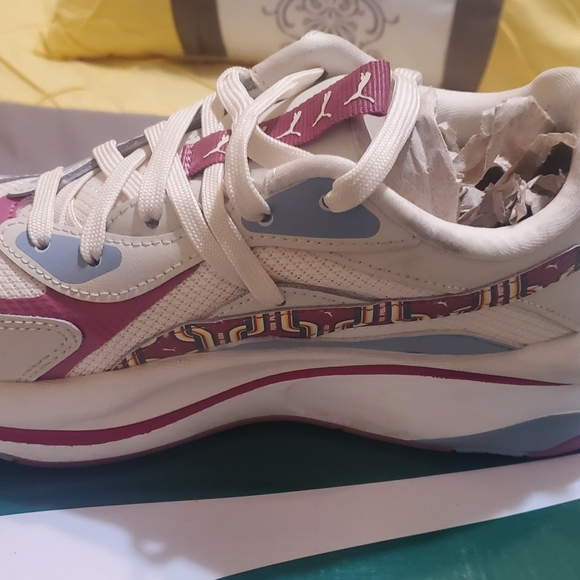 Sneaker - Picture 3 of 4